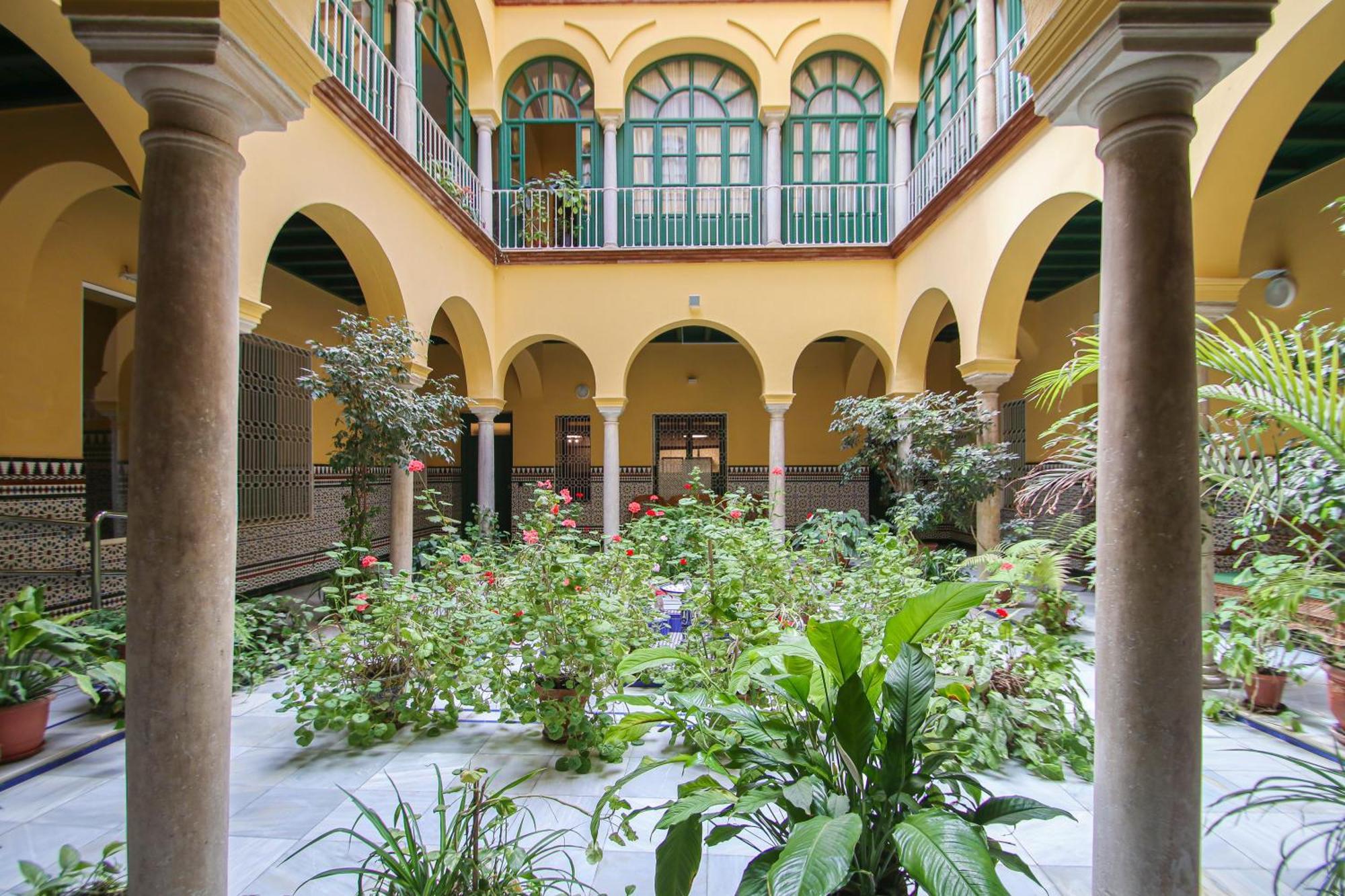 New! Luxurious & Chic Duplex Next To The Cathedral Appartamento *